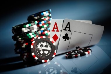 koi2000 platform overview showing live-dealer tables and mobile interface